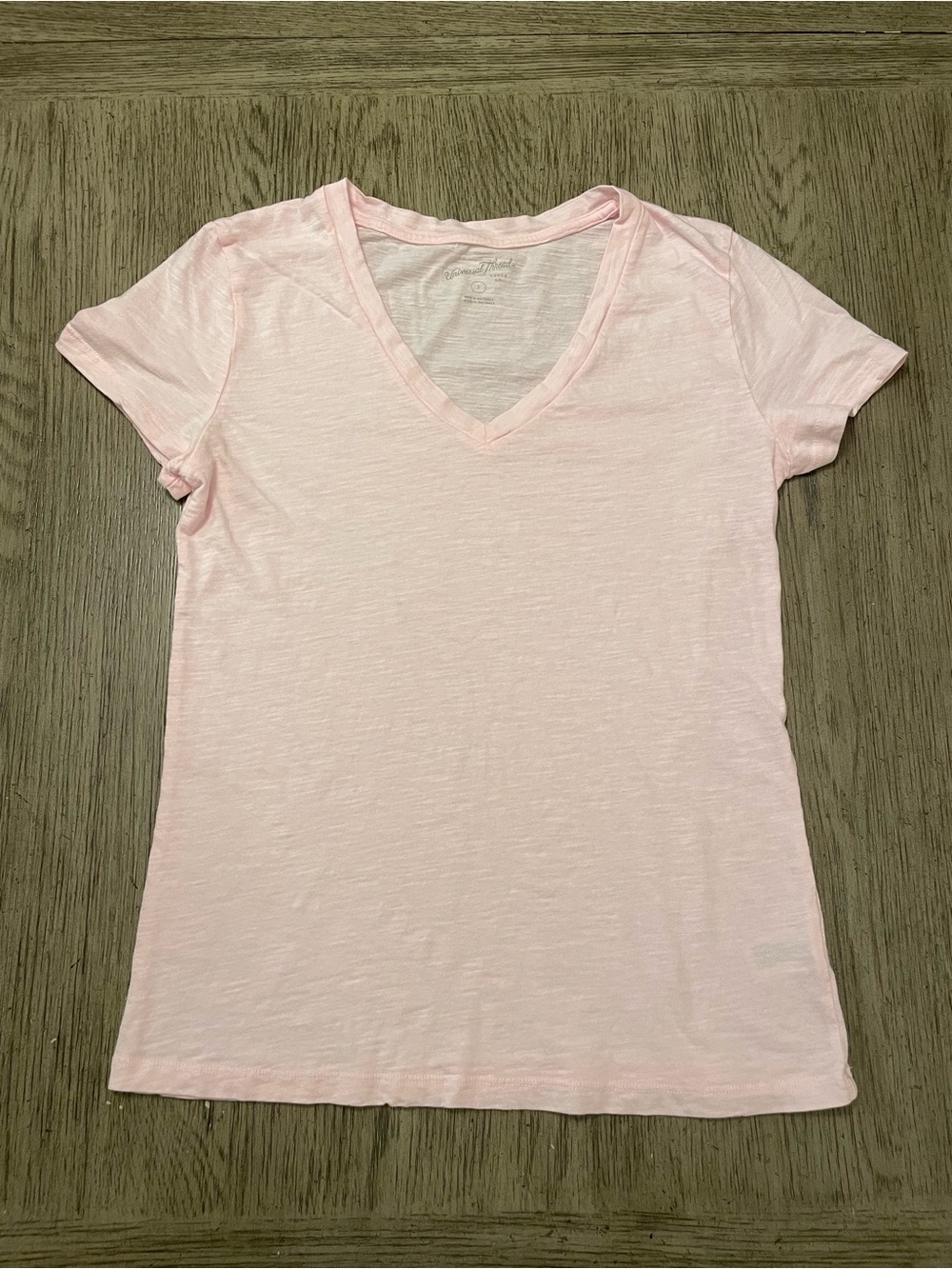 Universal Threads women’s V-neck tee, Small, light pink. 16x24. Like new.